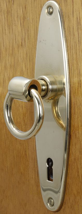 4072*04 Anwendungsbeispiel: Knopf/Ring-Drücker für Schiffsschloss, Messing verchromt