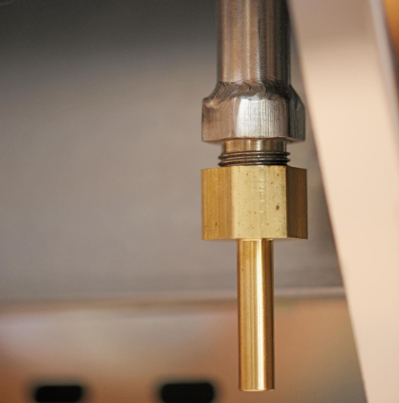 Gasanschlussadapter 5/8“ auf 8 mm Rohrstutzen Gasanschlussadapter 5/8“ auf 8 mm Rohrstutzen