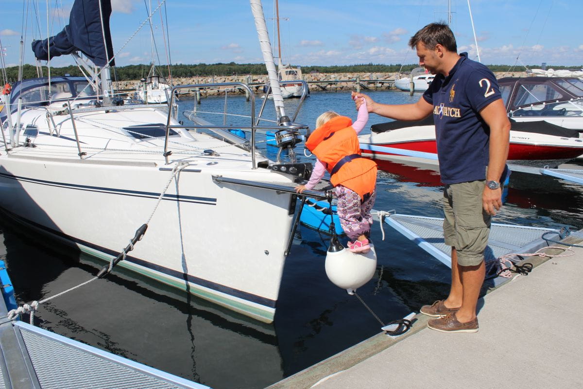 1894-053 FENDERSTEP 1-stufig Beispiel für Anbringung am Bug