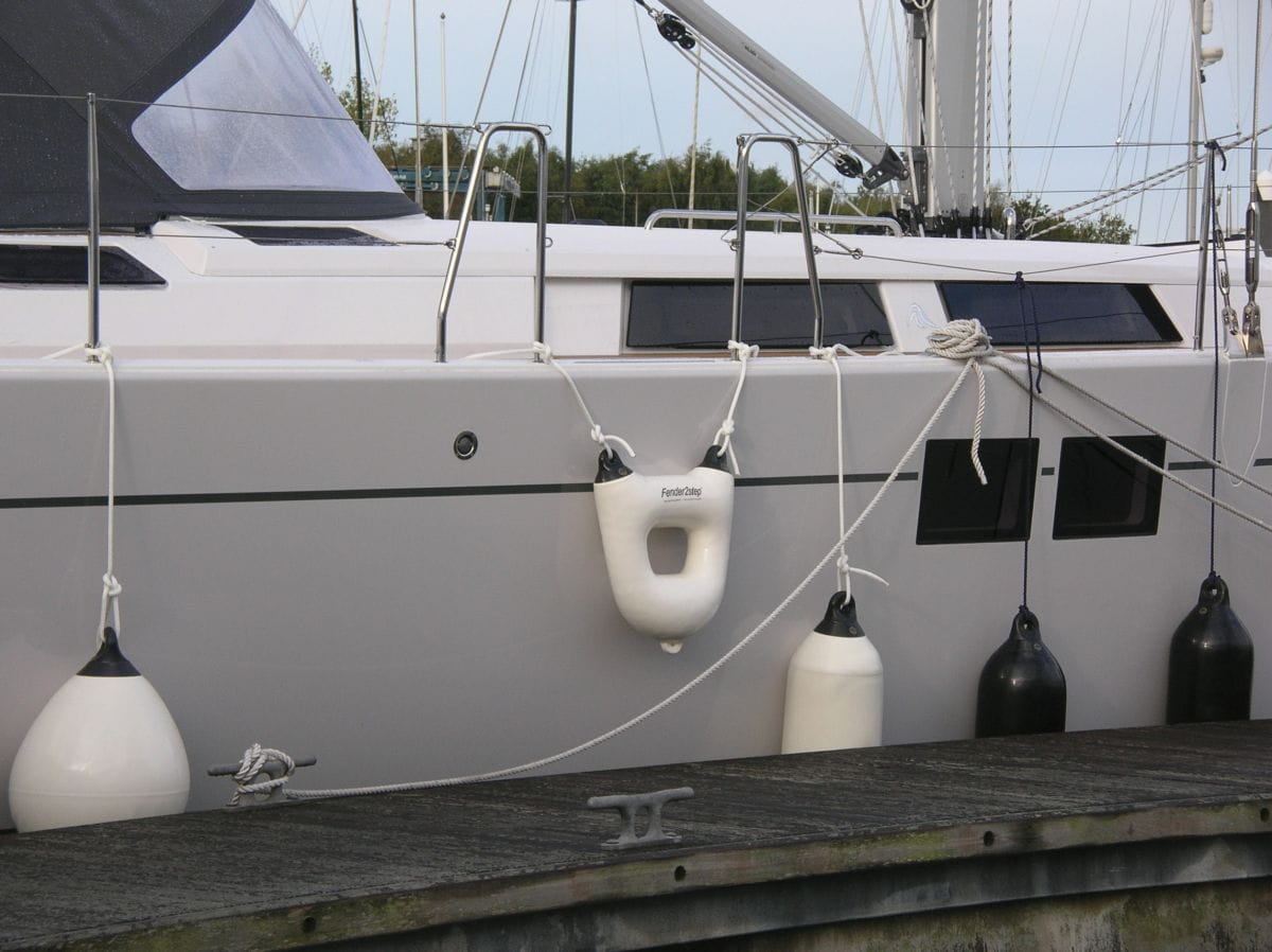 1894-054 FENDERSTEP Treppenfender zweistufig Beispiel für Anbringung