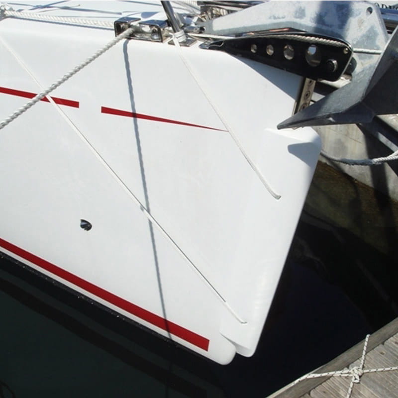 1169-745 BLADE Feststoff-Bugfender Montagebeispiel Solid Bow Fender BLADE