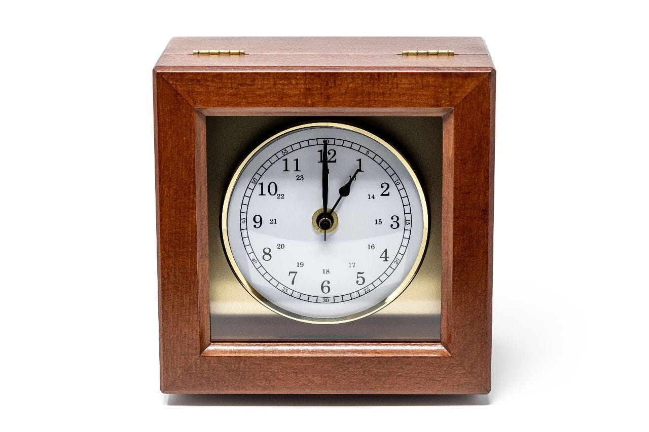 FISCHER Quarz-Chronometer 1388-22 im Holzkasten 160x160x90mm