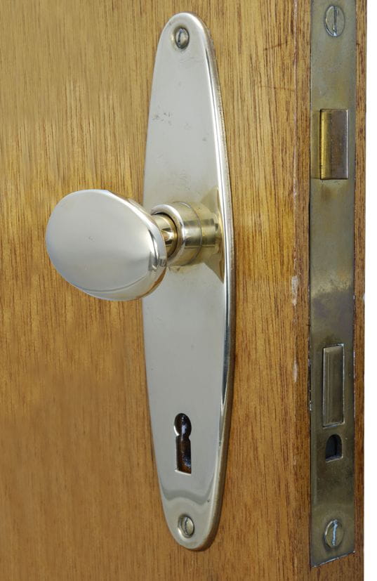 4072*04 Anwendungsbeispiel: Knopf/Ring-Drücker für Schiffsschloss, Messing verchromt