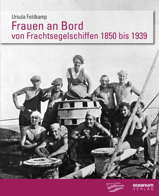9032-004 FRAUEN AN BORD / Ursula Feldkamp
